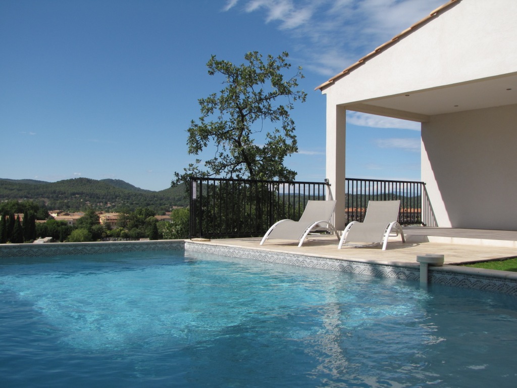 Piscine et terrasse